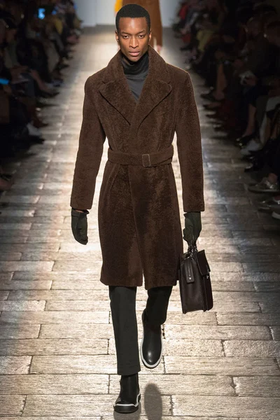 Look 8